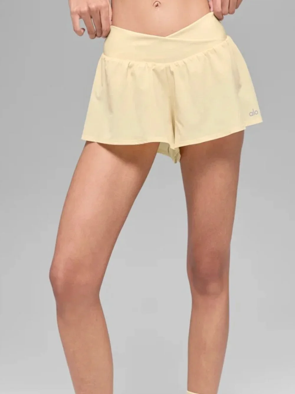 ALO Yoga V-Cute Running Short - Candlelight